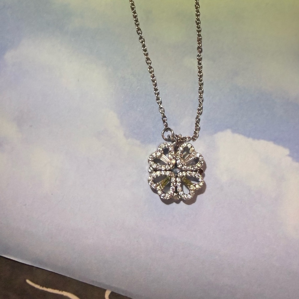 🚨Elegant Silver Heart and Clover Reversible Pendant Necklace - Picture 5 of 6